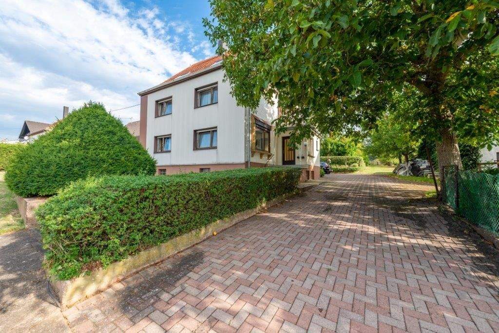 Immobilie in Losheim am See - Die Schachenstraße 14 in Losheim am See kann zum 3-Familienhaus für Sanierer und Pferdefans werden - Bild 0