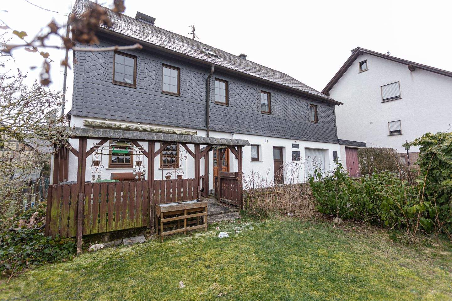 Immobilie in Mastershausen - Charmantes und modernisiertes Familienhaus mit Garge und Garten in Mastershausen, Nähe Kastellaun - Bild 1