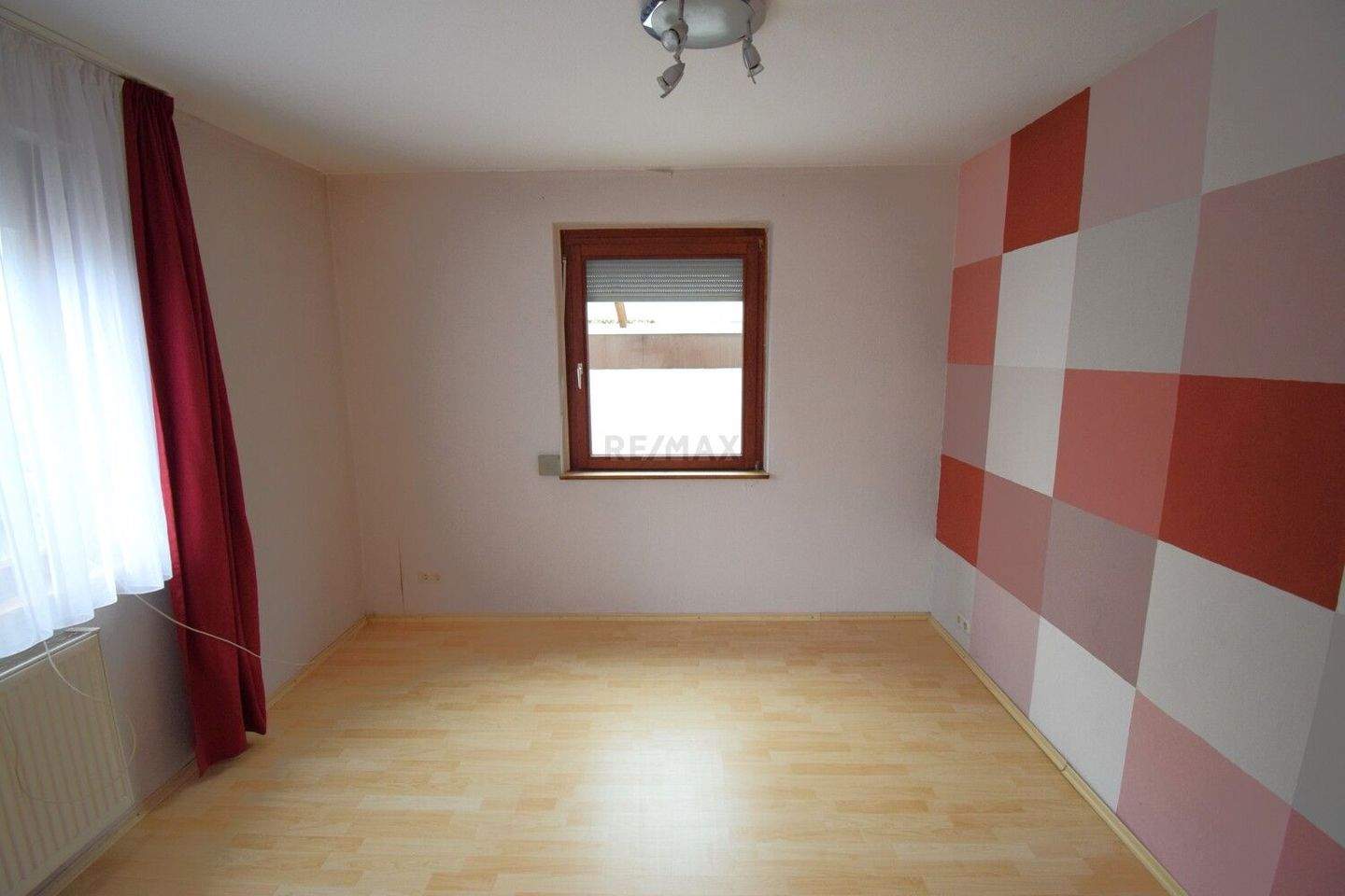 Immobilie in Kuchen - Großzügiges Einfamilienhaus mit Charm – viel Platz für Ihre Wohnideen! - Bild 3