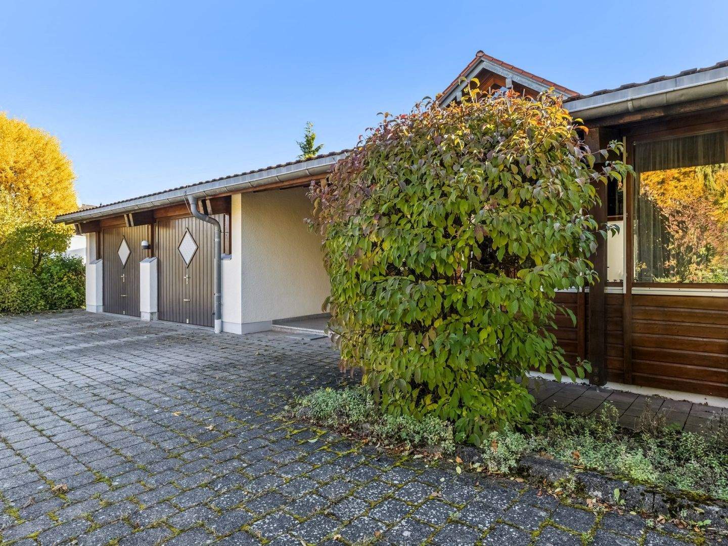 Immobilie in Heroldstatt - Einfamilienhaus mit Einliegerwohnung, Aufzug, Doppelgarage &amp; Traumgarten in Heroldstatt-Sontheim - Bild 17