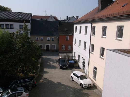 Innenhof mit Stellplätzen