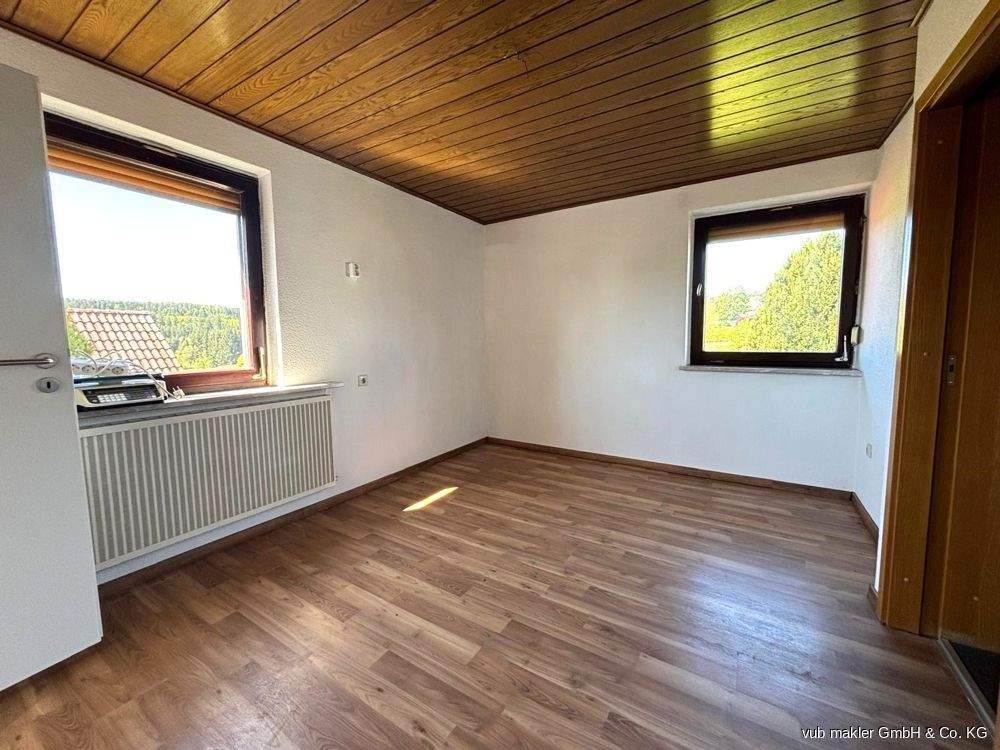 Immobilie in Naila - Naturnahes Wohnen: Attraktives Zweifamilienhaus bei Naila mit idyllischem Umfeld - Bild 11