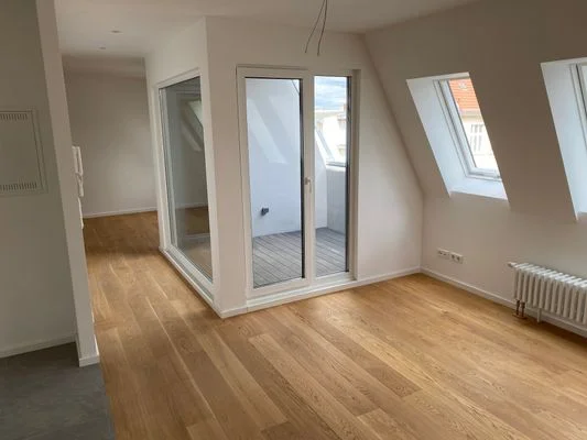 Sehr individuelle und moderne Dachgeschosswohnung zu vermieten! | Wohnung Berlin