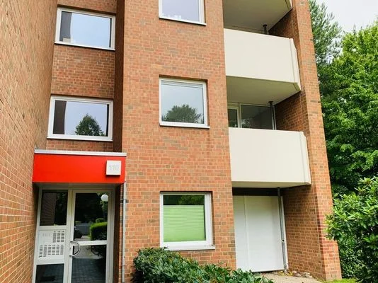 top sanierte Etagenwohnung mit hochwertiger Einbauküche, Loggia und Tiefgaragenstellplatz | Wohnung Hamburg
