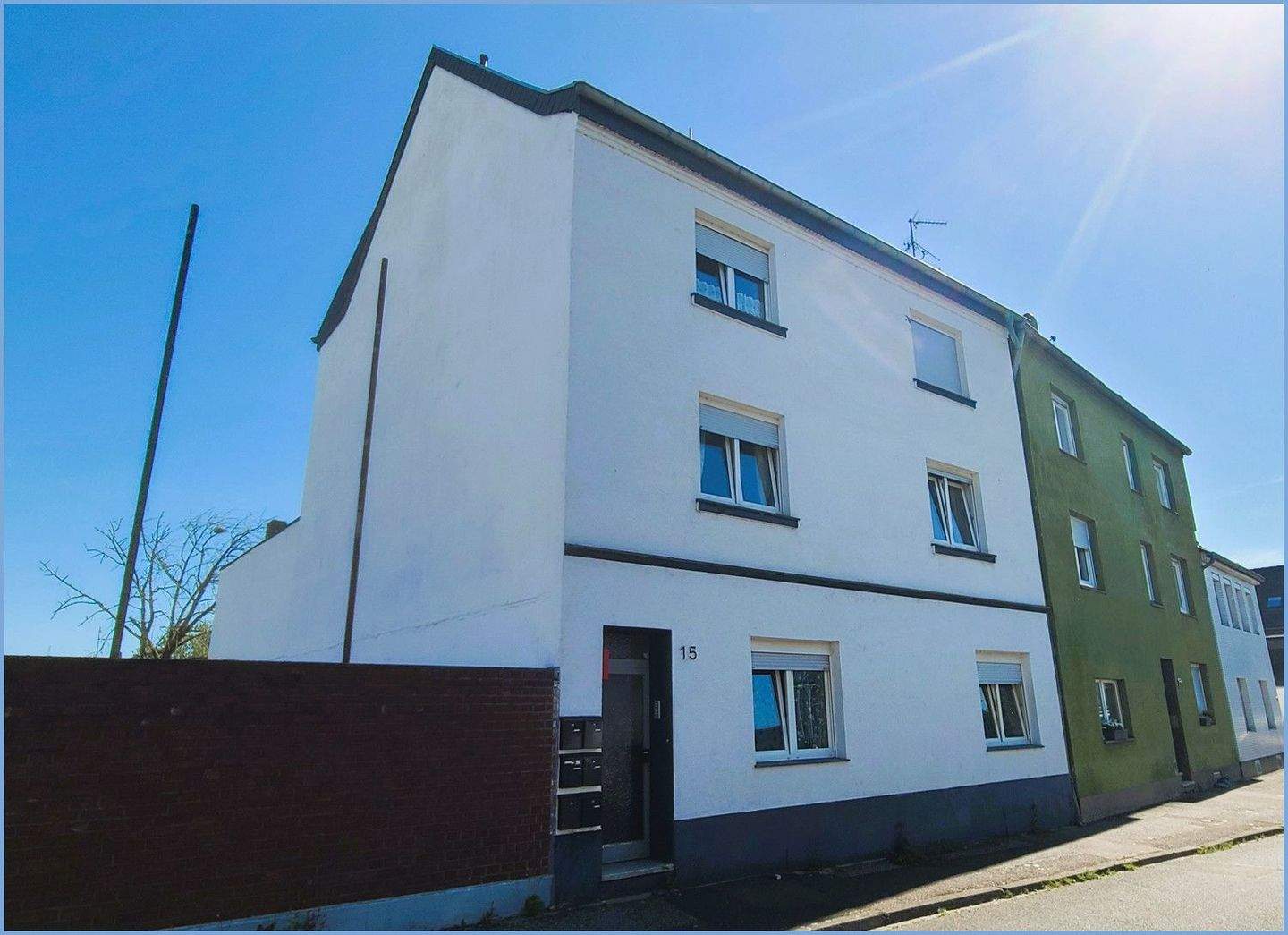 Immobilie in Frechen - Vermietete 2-Zimmer-Wohnung im Dachgeschoss eines 6-Familienhauses in Stadtrandlage von Frechen (WE 6) - Bild 0