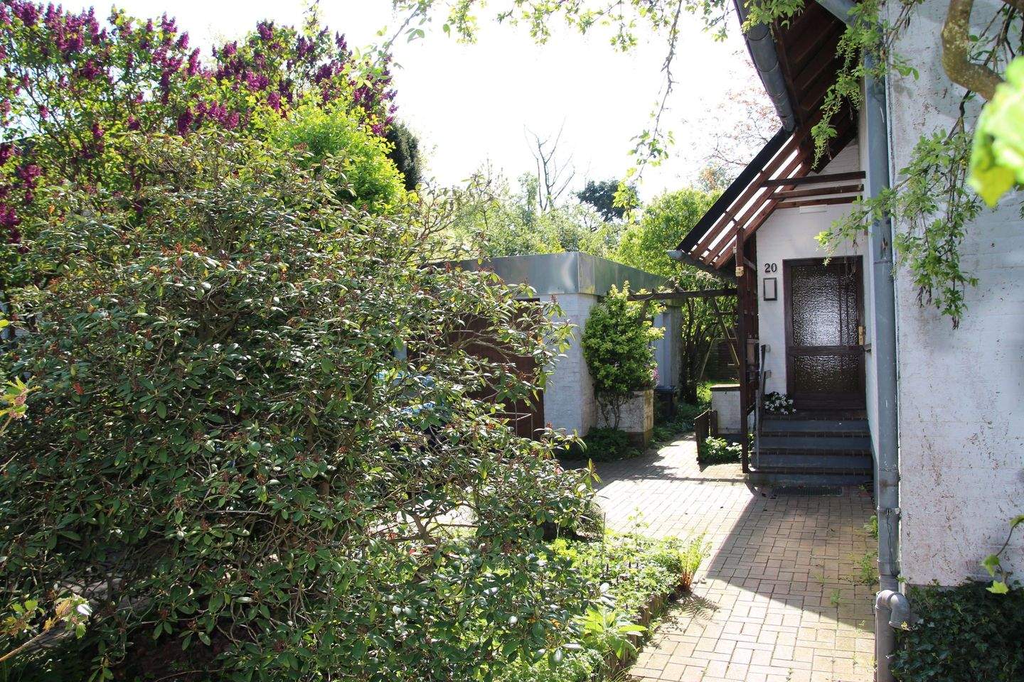 Immobilie in Tostedt - Grosses Einfamilienhaus mit Garage und riesigem Garten in guter Lage von Tostedt - Bild 1