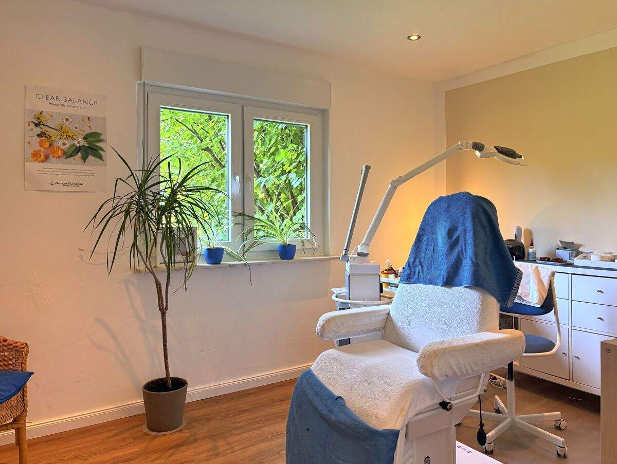 Immobilie in Wiesmoor - Teilsaniertes Landhaus mit Einliegerwohnung, Nebengebäude und über 4 ha Weideland in Wiesmoor - Bild 10