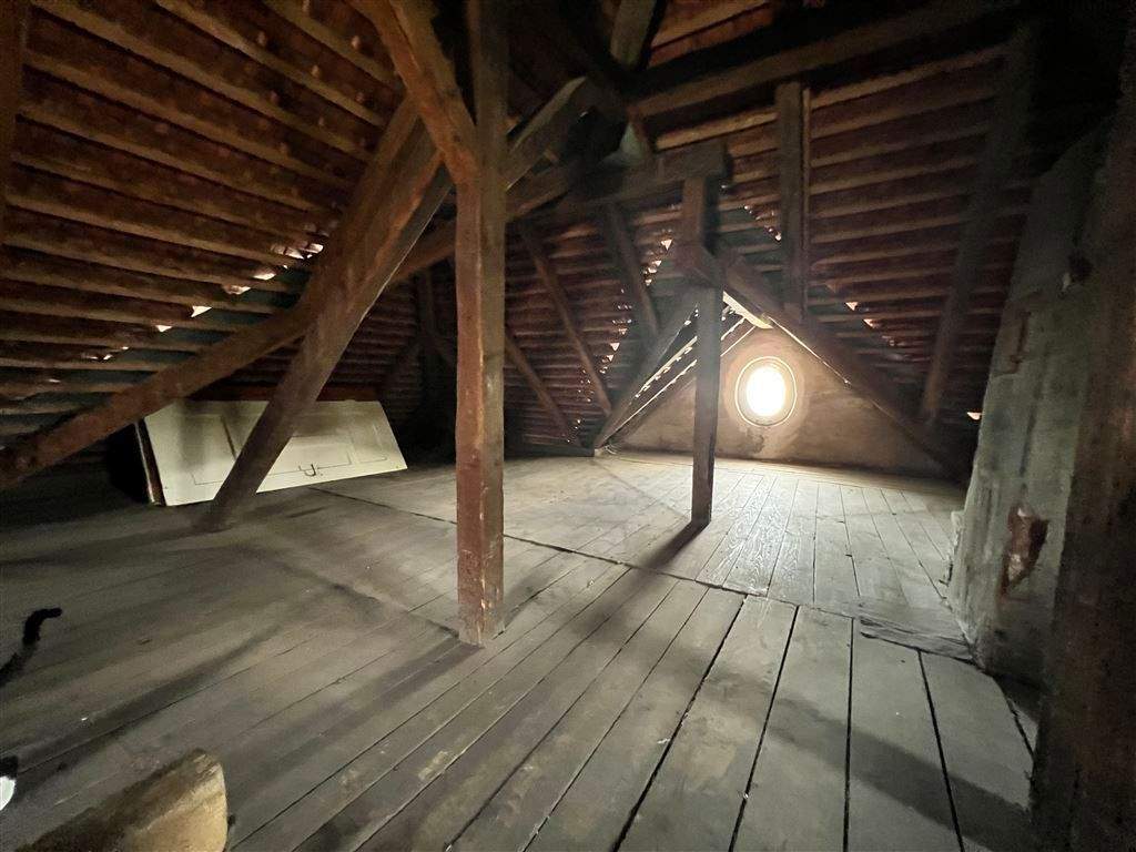 Immobilie in Forchheim - Villa im Jugendstil, aktuell als MFH genutzt - Drei Wohneinheiten mit Altbaucharme zentral in Forchheim zu verkaufen - Bild 18