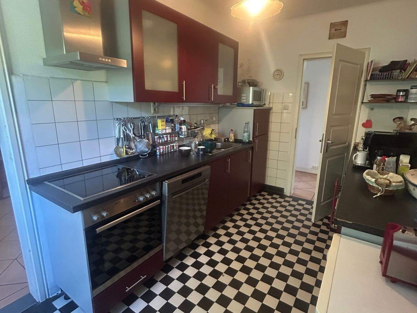 Immobilie in Lüdenscheid - Stilvolles Zweifamilienvilla mit Balkonen, Sauna, Kellerbar & Doppelcarport – auf großem Grundstück mit privater Zufahrt... - Bild 18