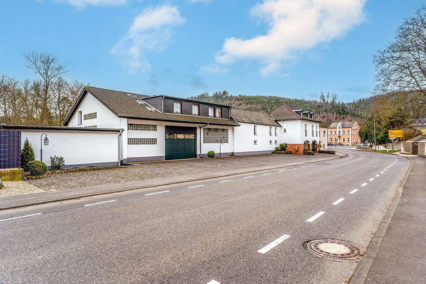 Immobilie in Hellenthal - Einzigartiges Anwesen - großzügiges Wohn- & Geschäftshaus in Hellenthal. *provisionsfrei* - Bild 1