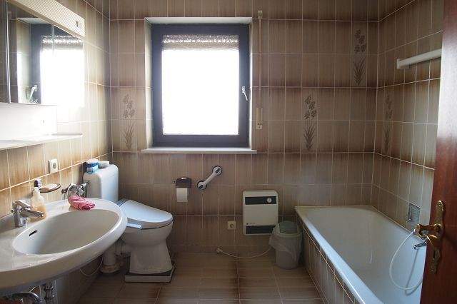 Immobilie in Zandt - Einfamilienhaus mit ELW in ruhiger Südhanglage nahe der Gemeinde Zandt, Bay. Wald - Bild 11