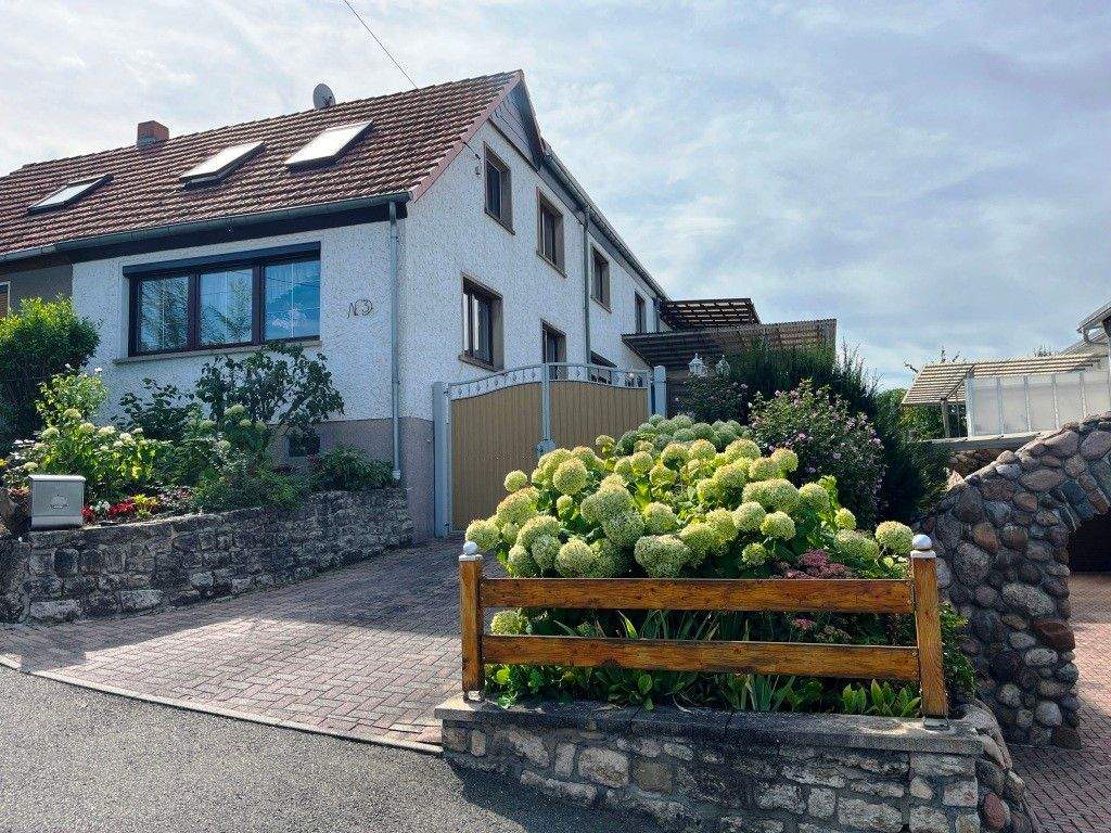 Immobilie in Apolda - geräumige Doppelhaushälfte mit großem Grundstück frei ab Oktober - Bild 0