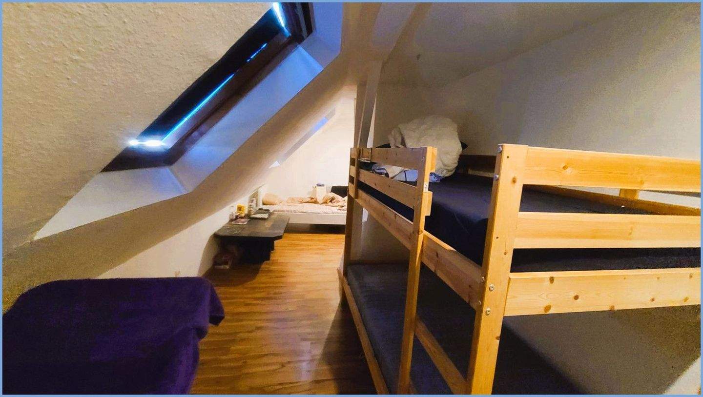 Immobilie in Frechen - Vermietete 2-Zimmer-Wohnung im Dachgeschoss eines 6-Familienhauses in Stadtrandlage von Frechen (WE 6) - Bild 3