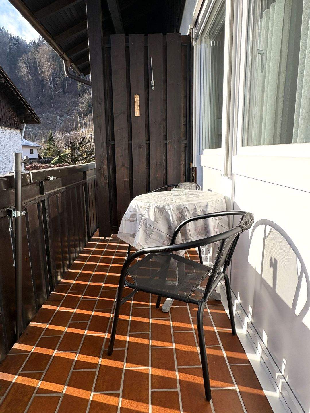 Immobilie in Oberaudorf - NEU! Renovierte 2-Zimmer-FeWo im OG (in FeWo-Anlage) mit hohem Freizeitwert und tollem Bergblick - Rendite - Bild 2
