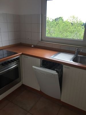 Küche mit Spülmaschine 