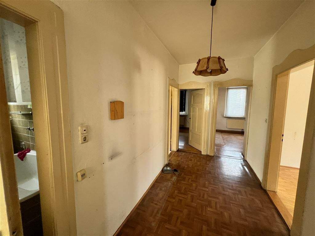 Immobilie in Forchheim - Villa im Jugendstil, aktuell als MFH genutzt - Drei Wohneinheiten mit Altbaucharme zentral in Forchheim zu verkaufen - Bild 10