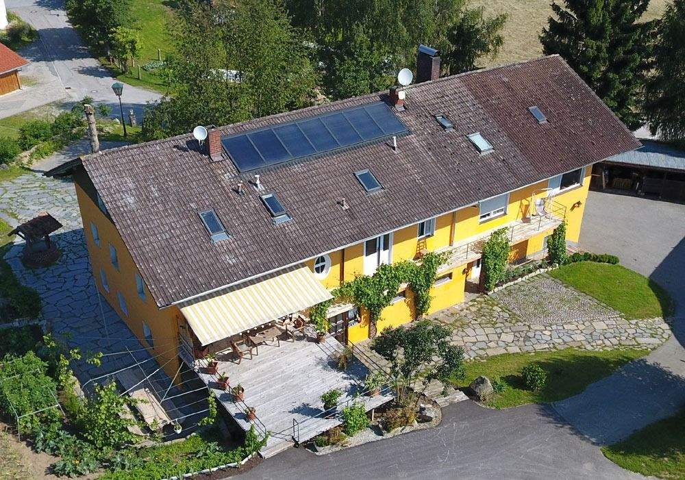 Immobilie in Witzmannsberg - Gepflegtes Reiteranwesen m. Pension/Wohnhaus u. 18.700 qm, idyllischer ruhiger Lage im oberen Ilztal - Bild 0